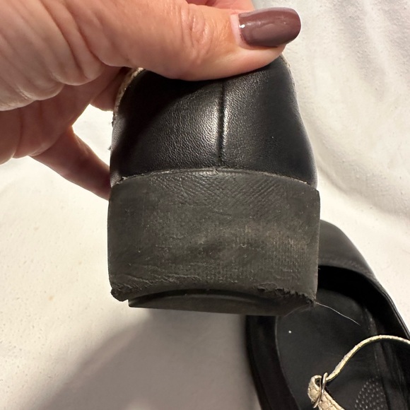 FitFlop Mary Jane’s. premium black leather with ‘snake skin’ print accent. - Picture 4 of 9